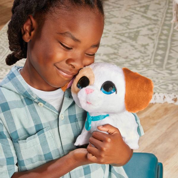 Animale Interactive amuzante de la Furreal Friends vor deveni cei mai buni prieteni pentru copii Dvs Aveti posibilitatea sa aveti grija de ei sa jucati diferite jocuri cu ei si sa va plimbati ca animale de companie adevarate Un animal de companie cu blana moale ochi mari frumosi si o fata frumoasa ii place sa mearga foarte mult Catelul are un guler personal cu un medalion O lunga lesie puternica cu butoniera este atasata la guler Copilul va fi capabil sa impinga jucaria in fata lui iar 