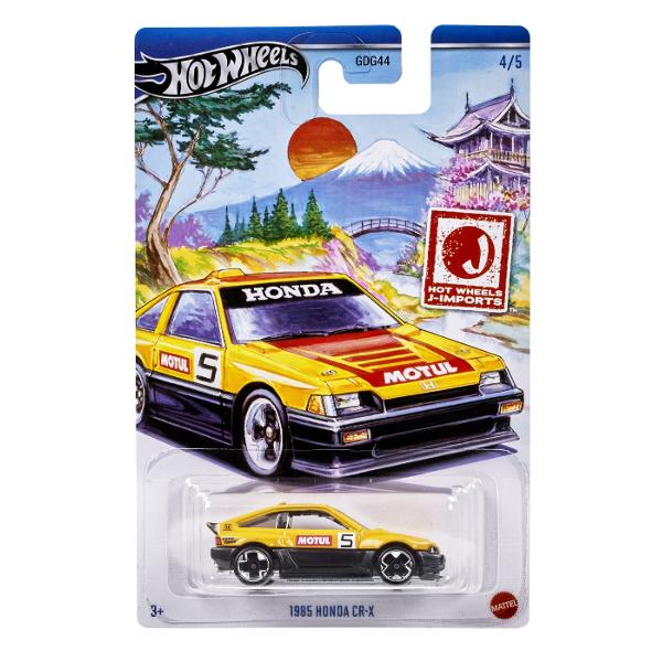 Cheama prietenii la joaca si organizeaza cele mai tari curse cu noua masinuta metalica de la Hot Wheels Detalii realiste ale masinutei vor inspira copiii si adultii deopotriva sa exploreze lumea automobilelor in miniatura Este o modalitate minunata de a aduce pasiunea pentru masini in viata de zi cu zi si de a colectiona cele mai tari modele