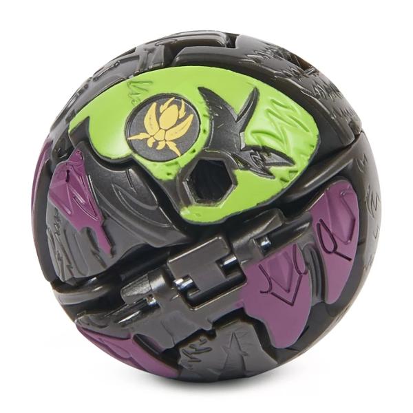 Arunca rostogoleste si depoziteaza-ti Bakugan-ul pe setul tau de joaca ce contine paleta cu arc si 3 totemuri-obstacole Decoreaza-ti setul de antrenament cu steagurile clanului care iti vor reprezenta Bakugan-ul  Fiecare set de antrenament este tematic reprezinta diferitele clanuri din serial si este asociat unui Bakugan din acelasi clan Ce clan vei alege Rostogoleste-ti Bakugan-ul in jos si loveste piesa de perete inclusa pentru a delimita batalia  Combina-ti Bakugan-ul cu sistemul de 