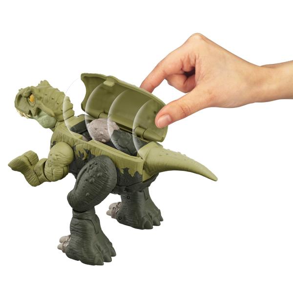 Aceste figurine Jurassic World Double Danger le ofera iubitorilor de dinozauri de doua ori mai mult entuziasm Erbivorele se transforma in carnivore iar inapoi in 11 pasi simpli Sunt disponibile 4 figuri diferite Tyrannosaurus Rex se transforma cu Ankylosaurus in 2 decoruri de design diferite Carnotaurus se transforma cu Stegosaurus si Baryonyx cu Parasaurolophus Caracteristicile specifice speciei sunt proiectate in o jucarie transformatoare grozava pentru copiii de la 6 ani in sus 