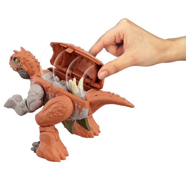 Aceste figurine Jurassic World Double Danger le ofera iubitorilor de dinozauri de doua ori mai mult entuziasm Erbivorele se transforma in carnivore iar inapoi in 11 pasi simpli Sunt disponibile 4 figuri diferite Tyrannosaurus Rex se transforma cu Ankylosaurus in 2 decoruri de design diferite Carnotaurus se transforma cu Stegosaurus si Baryonyx cu Parasaurolophus Caracteristicile specifice speciei sunt proiectate in o jucarie transformatoare grozava pentru copiii de la 6 ani in sus 