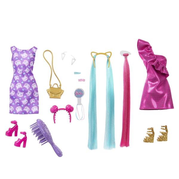 Dedicata tuturor lucrurilor legate de par colectia Barbie Fun &amp Fancy Hair prezinta papusi glam cu coafuri colorate &Icircn plus cele 10 piese de moda si styling incluse permit personalizarea fara sfarsit Papusa Barbie&reg are 21 cm de par blond foarte lung care poate fi aranjat cu note fantastice de culoare Ea poarta o minirochie roz lucios cu cercei albi si pantofi aurii cu bretele Copiii isi pot transforma cu usurinta aspectul cu moda mix-and-match Vine cu o rochie 