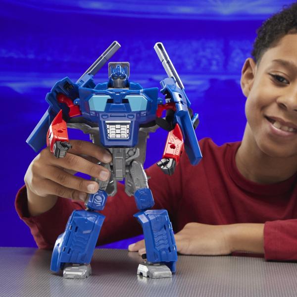 Fanii pot experimenta originile epice ale robotilor Transformers cu aceasta figura de actiune Transformers One Prime Changer Optimus PrimeOrion Pax Aceasta figurina Optimus PrimeOrion Pax de 10 inchi se transforma din robot in masca in 18 pasi Copiii isi pot pune masca si se pot imagina in aventuri fantastice in universul Transformers Cu 2 accesorii care pot fi atasate in modul robot Cifra se bazeaza pe personajul cult din filmul Transformers Transformers One Jucariile interactive 