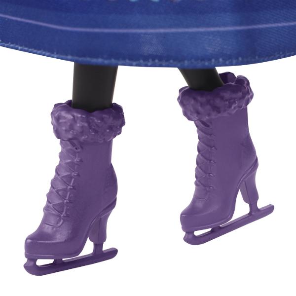 Inspirata de Frozen Winter Festival viseaza la jocuri de iarna nesfarsite cu aceasta papusa Anna care ii incurajeaza pe satenii din Arendelle sa sarbatoreasca anotimpul familia si prietenii cu distractie pe patineEa este pregatita pentru aventura cu o rochie magica inspirata de Festivalul de iarna o jacheta si doua seturi de pantofi din care sa alegiFie ca incearca trucuri indraznete pe gheata cu patinele incluse sau se plimba prin incinta festivalului in cizme fabuloase papusa Anna se 