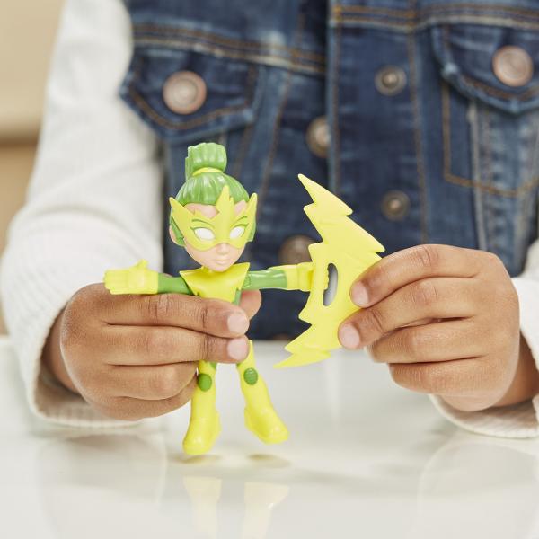 Spidey si prietenii lui uimitori sunt pregatiti de aventuri cu panza de paianjen cu aceste figurine inspirate de noul desen animat Figurinele de 10 cm au 6 puncte de articulatie si design specific Copiii pot colectiona intreaga echipa pentru a retrai aventuri pline de distractie la fel ca in serial Fiecare figurina dispune de un accesoriu specific personajului Sortimentul include personajele Spider-Man Miles Morales Spinn Ghost-Spider Ghost si Green Goblin Fiecare figurina se vinde 