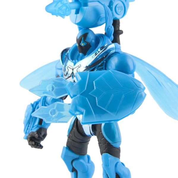 Porniti in aventuri legendare cu eroii Metal Force Patrunde in lumea DC cu colectia noastra Metal Force Heroes cu figurine de 109 cm ale unor personaje emblematice precum Gorilla Grodd Blue Beetle Brainiac Lex Luthor Batman si Superman fiecare purtand armuri metalice deosebite gata de actiune De la geniul strategic al lui Brainiac la puterea de neegalat a lui Superman aceste figurine aduc noi niveluri de aventura cu modelele lor detaliate si dimensiunea compacta perfecte pentru 