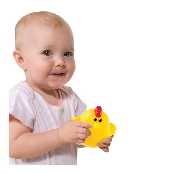 Setul Jucarii de Baie Animalute Winfun include cinci figurine prietenoase inspirate de animalele de la ferma caine vaca gaina cal si oaie Aceste animalute colorate sunt ideale pentru a transforma baia intr-o experienta distractiva Fiecare animalut este usor de manevrat stimuland dezvoltarea abilitatilor motorii fine ale micutilor Setul incurajeaza jocurile imaginative si ajuta copiii sa invete despre animale intr-un mod jucaus chiar si in timpul baii Animalutele sunt rezistente usor de 