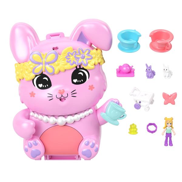Gentutele Polly Pocket detin lumi mici cu surprize mari in interior pe care fetele si baietii le pot duce oriunde Fiecare jucarie portabila prezinta la exterior o forma adorabila de animal cu un detaliu de joaca interactiv cei mici pot combina accesoriile pentru a ingriji animalul de cate ori doresc Cand au terminat de decorat exteriorul copiii pot deschide carcasa pentru a dezvalui o papusa mai multe functii de joaca din mers si mai mult de 10 accesorii Arunca o petrecere de pijama pentru 