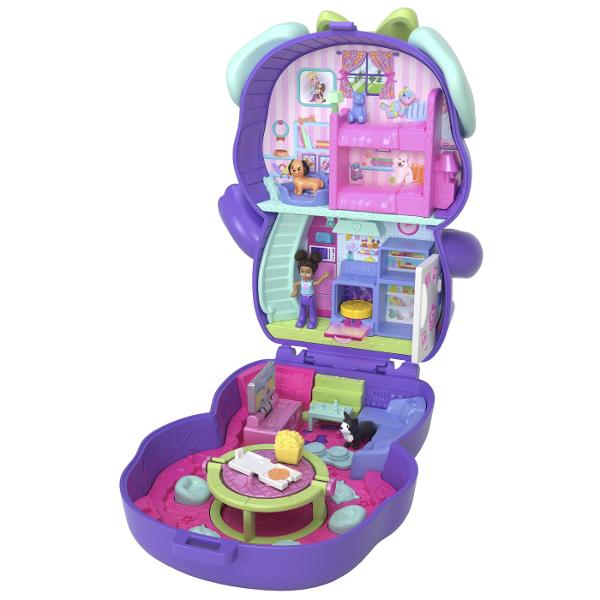 Gentutele Polly Pocket detin lumi mici cu surprize mari in interior pe care fetele si baietii le pot duce oriunde Fiecare jucarie portabila prezinta la exterior o forma adorabila de animal cu un detaliu de joaca interactiv cei mici pot combina accesoriile pentru a ingriji animalul de cate ori doresc Cand au terminat de decorat exteriorul copiii pot deschide carcasa pentru a dezvalui o papusa mai multe functii de joaca din mers si mai mult de 10 accesorii Arunca o petrecere de pijama pentru 