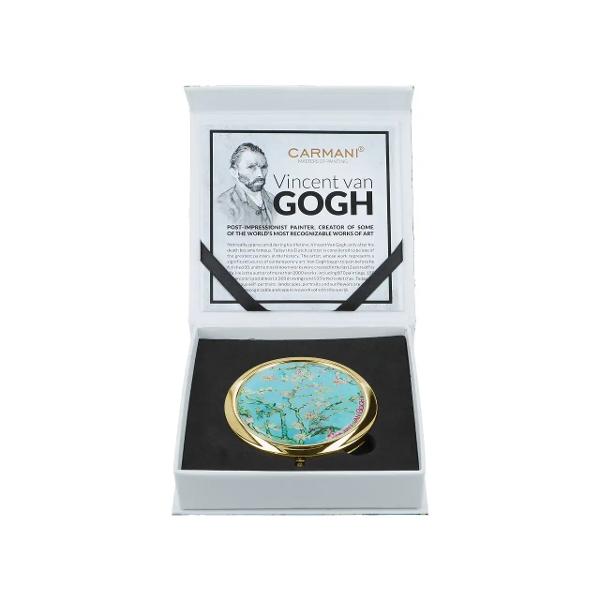 Un accesoriu delicat care aduce farmecul artei direct în geanta ta Aceast&259; oglind&259; de buzunar decorat&259; cu motive inspirate din celebra lucrare Almond Blossoms a lui Vincent van Gogh combin&259; utilitatea cu rafinamentul artistic Fiecare detaliu eman&259; elegan&539;&259; este compact&259; ambalat&259; cu bun-gust &537;i creat&259; cu grij&259; în Polonia; ideal&259; pentru retu&537;&259;ri rapide în timpul 