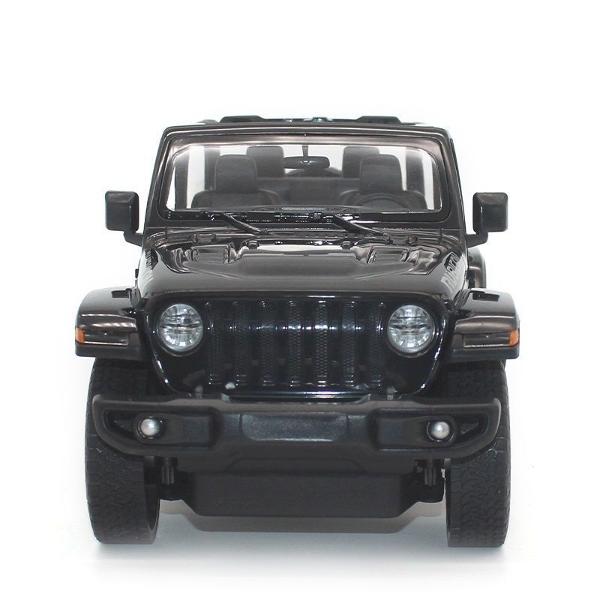 Copilul dumneavoastra se poate juca in voie cu masina cu telecomanda JEEP WRANGLER RUBICON scara 1 la 14 oferita de brandul international Rastar Nicio cursa nu este imposibil de castigat cu acesta masinuta replica oficiala cu licenta a modelului original construita cu mare atentie la detalii Masinuta are proportiile ideale pentru momente pline de distractie si amuzamentMasinuta functioneaza pe frecventa de 24GAlimentarea se face astfel  pentru masinuta sunt necesare 5 baterii tip AA  
