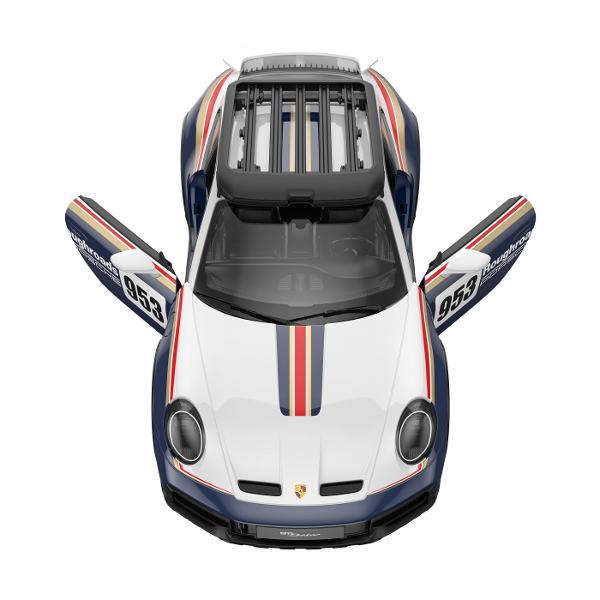 Copilul dumneavoastra se poate juca in voie cu masina cu telecomanda PORSCHE 911 DAKAR scara 1 la 14 oferita de brandul international Rastar Nicio cursa nu este imposibil de castigat cu acesta masinuta replica oficiala cu licenta a modelului original construita cu mare atentie la detalii Masinuta are proportiile ideale pentru momente pline de distractie si amuzamentMasinuta functioneaza pe frecventa de 24GAlimentarea se face astfel  pentru masinuta sunt necesare 5 baterii tip AA  iar 