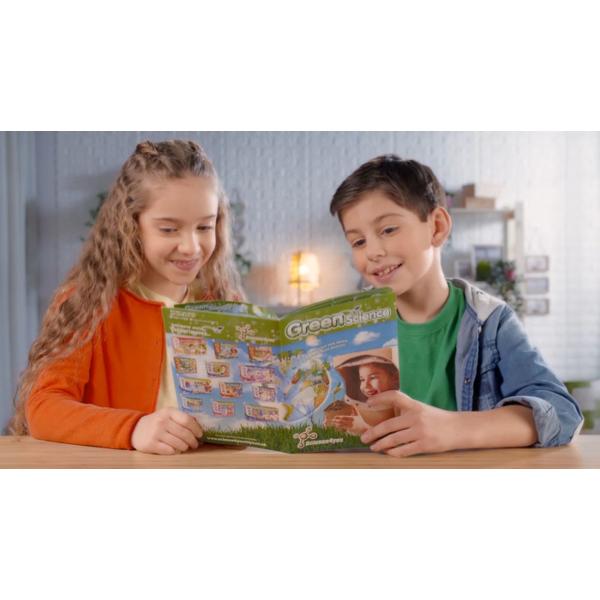 Descopera stiinta ecologica cu acest SET EXPERIMENTE ECOLOGICE educativ perfect pentru a invata despre sustenabilitate si protejarea planetei Cu aceasta jucarie vei realiza experimente amuzante si interactive care arata cum stiinta poate ajuta la protejarea naturii Invata cat de important este fiecare gest si cum micile schimbari pot avea un impact mare pentru viitorul planetei noastre Ideal pentru tinerii oameni de stiinta care vor sa inteleaga impactul asupra mediului si sa dezvolte 