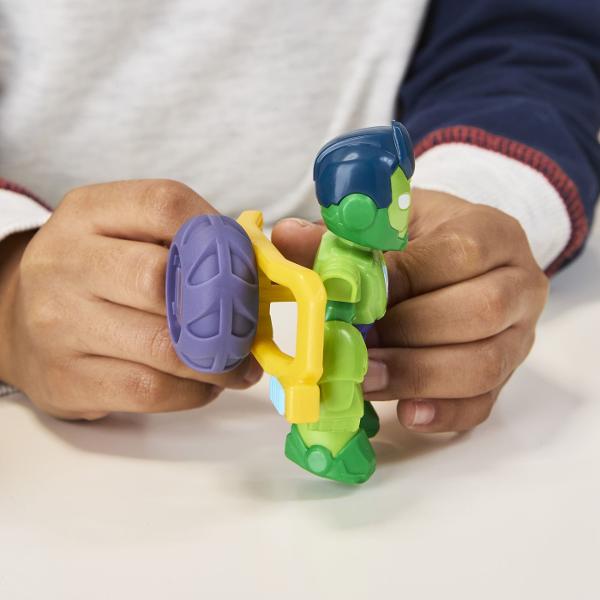 Alatura-te echipei Iron Man in cele mai noi aventuri cu aceste pachete de figurine si vehicule Iron Man si Minunatii sai Prieteni Imagineaza-ti ca te napustesti asupra situatiei pentru a salva ziua cu figurine vehicule si accesorii 2 in 1 figurina-vehicul Fiecare jucarie vehicul de 76 cm vine cu o figurina pozitionabila care se potriveste in interior Incurajeaza joaca imaginativa si de aventura pentru copiii cu varsta de 3 ani si peste cu aceste jucarii Marvel pentru baieti si fete Cauta 