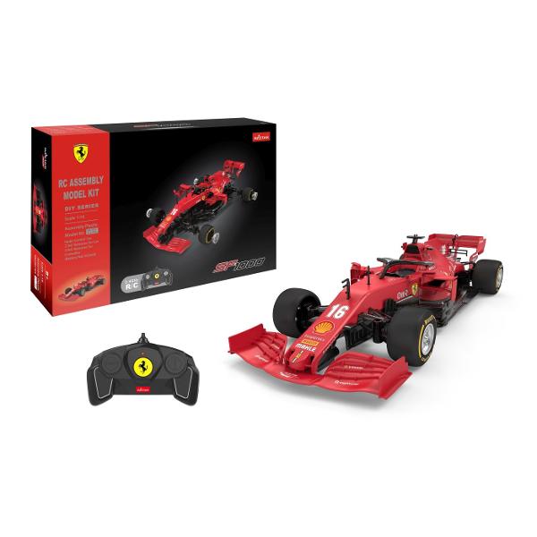 Kitul de Asamblare RC FERRARI SF1000 de la Rastar este o jucarie spectaculoasa ideala pentru copiii care iubesc sa construiasca si sa se joace cu masinute controlate prin telecomanda Acest set DIY include 65 de piese din plastic care permit asamblarea unei replici detaliate a masinii FERRARI SF1000 la scara 116 Dupa ce este asamblata masinuta devine complet functionala si poate fi controlata printr-o telecomanda moderna cu frecventa de 24 GHz ce ofera un control precis si stabil fara 