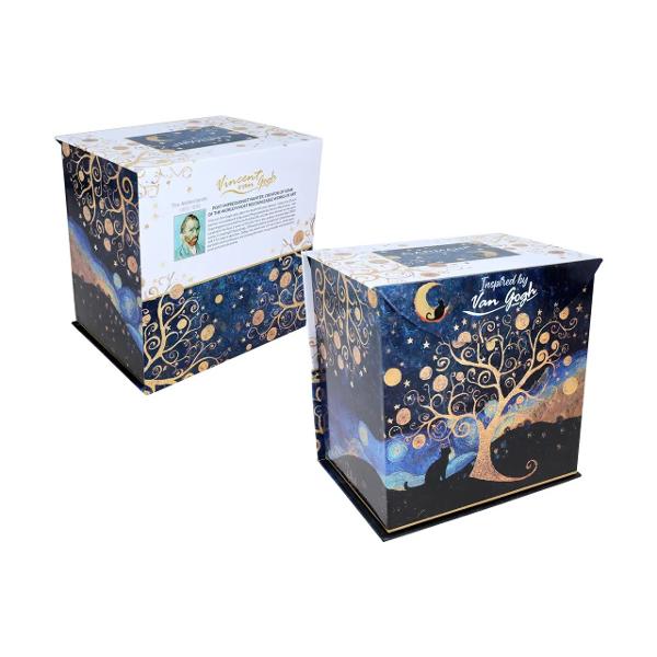 Can&259; elegant&259; din por&539;elan fin cu o capacitate generoas&259; de 600 ml inspirat&259; din stilul inconfundabil al picturilor lui Vincent van Gogh Designul artistic red&259; motive expresive &537;i culori vibrante specifice marelui pictor transform&acirc;nd fiecare moment de savurare a ceaiului &icirc;ntr-o experien&539;&259; plin&259; de inspira&539;ieCana este prev&259;zut&259; cu capac 