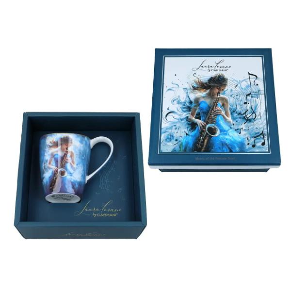 Can&259; elegant&259; din por&539;elan fin cu o capacitate de 350 ml parte din colec&539;ia &bdquo;Muzica sufletului feminin&rdquo; semnat&259; de Laura Lozano Designul expresiv ilustreaz&259; o t&acirc;n&259;r&259; care c&acirc;nt&259; la saxofon &icirc;mbr&259;cat&259; &icirc;ntr-o rochie albastr&259; pe un fundal intens &icirc;n nuan&539;e de albastru electric ce accentueaz&259; dinamismul &537;i energia compozi&539;ieip 