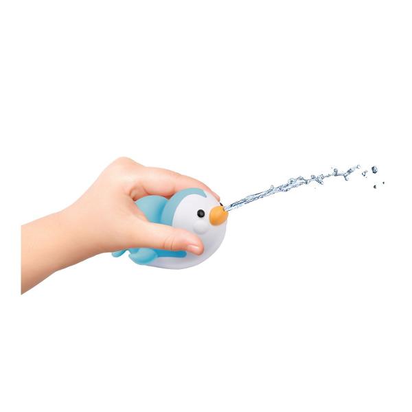 Winfun Water Fun Set Jucarii De Baie Jungla Si Ocean este un set de jucarii pentru baie conceput pentru a transforma timpul petrecut in apa intr-o experienta distractiva si educativa pentru bebelusi Setul include 10 animalute colorate moi si usor de prins special create pentru mainile mici ale copiilor Fiecare figurina poate fi stransa pentru a pulveriza apa oferind un element interactiv care stimuleaza curiozitatea si incurajeaza jocul activ Culorile vii si formele prietenoase contribuie 