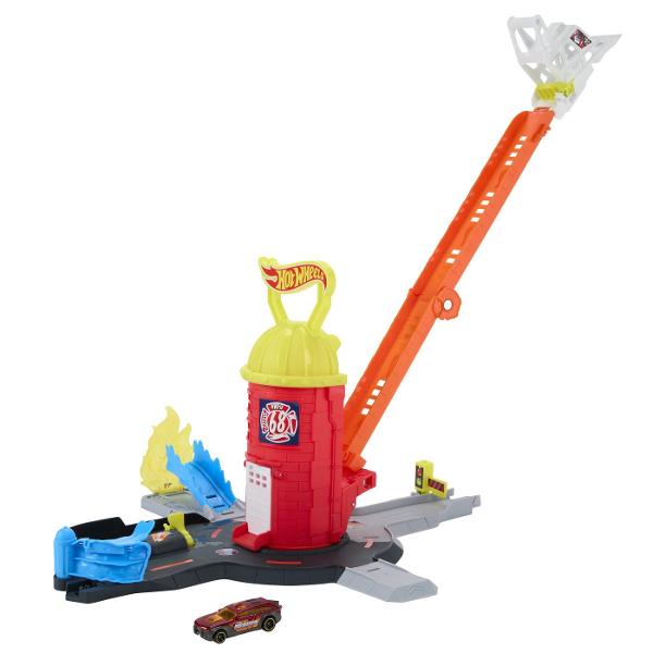 Intra in actiune cu setul Hot Wheels City Super Statie De Pompieri o statie de pompieri spectaculoasa care aduce adrenalina si misiuni de salvare direct in camera copilului Turnul central rotativ la 360 de grade permite lansari dinamice iar rampa lunga de peste 40 cm ofera viteza maxima pentru interventii rapide Setul include o masinuta Hot Wheels si multiple zone de joaca cu obstacole si elemente interactive care transforma fiecare cursa intr-o operatiune de salvare plina de suspans 