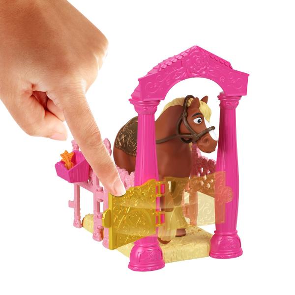 Seturile Disney aduc la viata magia povestilor prin figurine inspirate din celebrele printese si universul lor fantastic Fiecare set include o figurina imprimata si accesorii tematice care recreeaza scene si aventuri din povesti In functie de model seturile pot include animale magice vehicule decoruri sau alte elemente interactive care completeaza experienta de joc Culorile stralucitoare si detaliile inspirate din filmele Disney transforma fiecare set intr-o aventura plina de imaginatie 