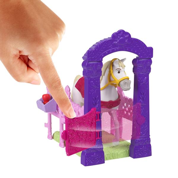 Seturile Disney aduc la viata magia povestilor prin figurine inspirate din celebrele printese si universul lor fantastic Fiecare set include o figurina imprimata si accesorii tematice care recreeaza scene si aventuri din povesti In functie de model seturile pot include animale magice vehicule decoruri sau alte elemente interactive care completeaza experienta de joc Culorile stralucitoare si detaliile inspirate din filmele Disney transforma fiecare set intr-o aventura plina de imaginatie 