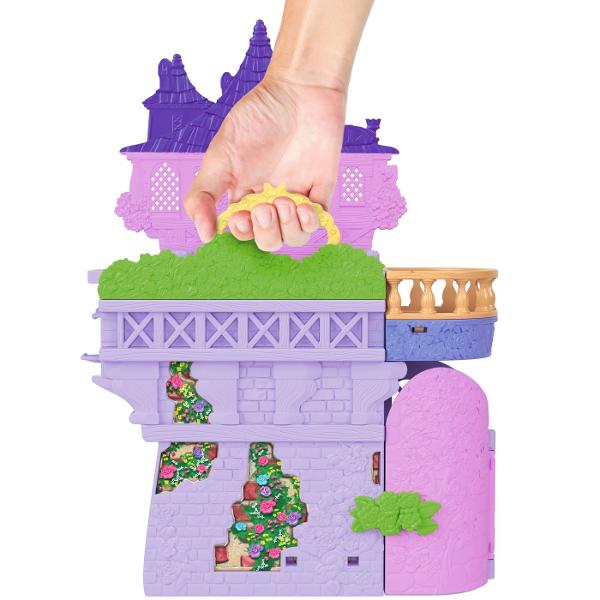 Setul Disney Princess Rapunzel recreeaza lumea magica din povestea printesei Rapunzel intr-un format compact si interactiv Setul include o mini figurina Rapunzel si elemente de decor inspirate din celebrul turn din poveste Piesele pot fi asamblate pentru a crea o scena de basm plina de culoare iar structura modulara permite extinderea si conectarea cu alte seturi din colectia Storytime Stackers Detaliile inspirate din universul Disney culorile vibrante si accesorii tematice incurajeaza 