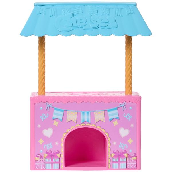 Setul Barbie Family and Friends Clubul lui Chelsea Zi De Nastere aduce distractia unei petreceri aniversare direct in lumea jocului imaginativ Setul include o papusa Chelsea si multiple accesorii tematice care recreeaza atmosfera unei petreceri pline de culoare Standul decorat cadourile baloanele si accesoriile de petrecere permit copiilor sa creeze propriile povesti si scenarii de sarbatoare Setul mai include si un mic animal de companie si diverse elemente decorative care completeaza 