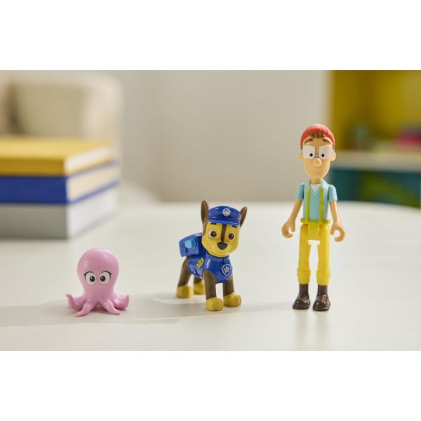Porneste la distractie si aventura cu pachetul de 3 figurine din Patrula Catelusilor Acest trio dinamic este gata sa protejeze Golful Aventurii pe uscat si pe mare Personajul vine in uniforma in timp ce catelul este gata sa exploreze in echipamentul sau caracteristic Fiecare figurina este decorata cu detalii autentice ale personajelor si membre pozitionabile pentru misiuni de salvare palpitante Perfect pentru jocuri imaginative si povestiri acest set este excelent pentru fanii care doresc 