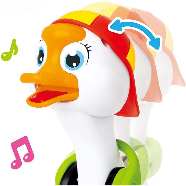 Ratoiul dansator Hola Hip-Hop isi misca gatul in timp ce canta Pentru a-l opri din dans trebuie sa-l prinzi de gat dar bland iar acesta va incepe sa protesteze Dansul imbunatateste stabilitatea increderea si echilibrul corpului Ratoiul are o functie miscatoare universala permitandu-i sa se deplaseze chiar daca i-ar aparea ceva in calea sa in timpul dansului ii motiveaza pe copil sa-l imite si sa-l urmeze exercitandu-si abilitatile motorii si dezvoltarea muschilor Cand il ridici pe gat 