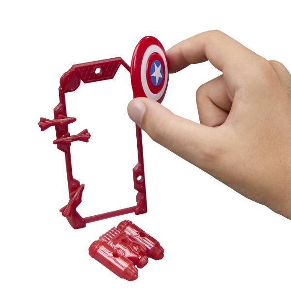 Copiii isi pot imagina actiune si aventura care salveaza lumea cu jucariile Marvel Avengers ActionVerse de la Hasbro Ofera timpului de joaca un impuls puternic cu aceste figurine dotate cu 9 puncte de articulatie pentru joaca si expunere pozitionabile Fiecare figurina de actiune Super Hero ActionVerse de 114 cm vine cu mai multe accesorii detasabile inspirate de personaje precum si un suport reutilizabil pentru depozitarea accesoriilor Copiii cu varsta de 4 ani si peste vor adora sa-si 