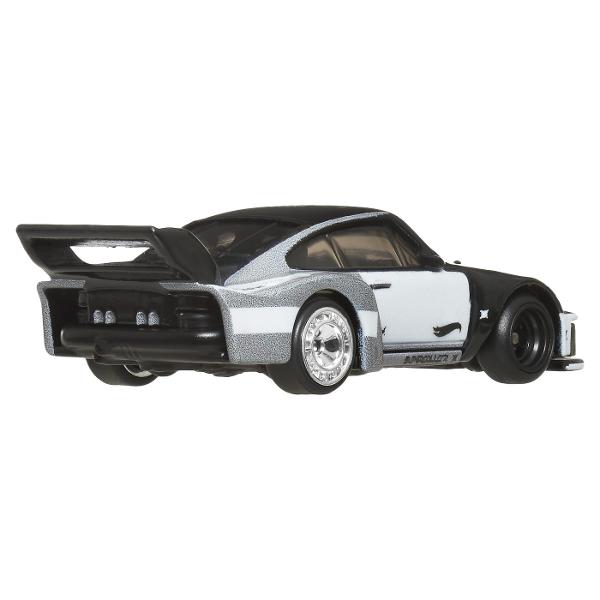 Colectia de caroserie din metal la scara 164 reproduce vehiculele preferate de fani cu anvelope reale Real Rider si grafica personalizata Fiecare model are decoratiuni speciale si ambalaje numerotate Le poti adauga pe toate in colectia ta Fiecare se vinde separat si in functie de disponibilitate Culorile si decoratiunile pot varia  Acest pachet contine masinuta Porsche 935