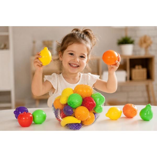 Setul &bdquoLegume si fructe&rdquo este o jucarie educativa colorata care ii ajuta pe copii sa descopere diferite legume si fructe sa invete denumirile culorile si formele acestora Este completarea perfecta pentru bucataria de jucarie magazinul sau restaurantul copiilor si pentru jocurile de rol Setul contine 26 de produse din plastic cu aspect realist 11 legume si 15 fructe Toate piesele sunt fabricate din plastic rezistent si sigur avand dimensiuni potrivite pentru mainile 