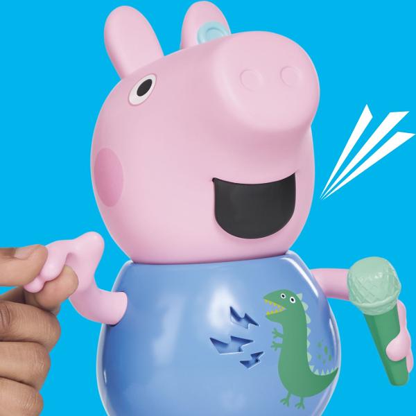 Descopera distractia muzicala alaturi de George indragitul personaj din seria Peppa Pig Figurina interactiva include peste 50 de sunete melodii si reactii amuzante Copiii pot apropia microfonul de gura figurinei pentru a-l auzi cantand pot apasa pe burta pentru a activa sunete si replici sau pot misca figurina pentru a descoperi diferite reactii Jucaria incurajeaza jocul de rol imaginatia si exprimarea muzicala fiind potrivita pentru micii fani Peppa Pig George tine in mana un microfon 