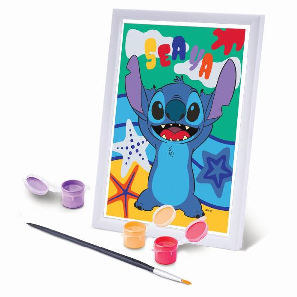 Happi Hobbi Pictura pe Numere Stitch este un set creativ ideal pentru copiii care iubesc activitatile artistice si indragitul personaj Disney Stitch Bazat pe tehnica de colorare dupa numere acest set ii ajuta pe cei mici sa realizeze pas cu pas o imagine frumoasa invatand sa picteze cu atentie rabdare si precizie Fiecare zona a imaginii este marcata cu un numar care corespunde unei anumite culori astfel incat copilul poate colora usor fiecare spatiu urmand indicatiile Aceasta metoda 