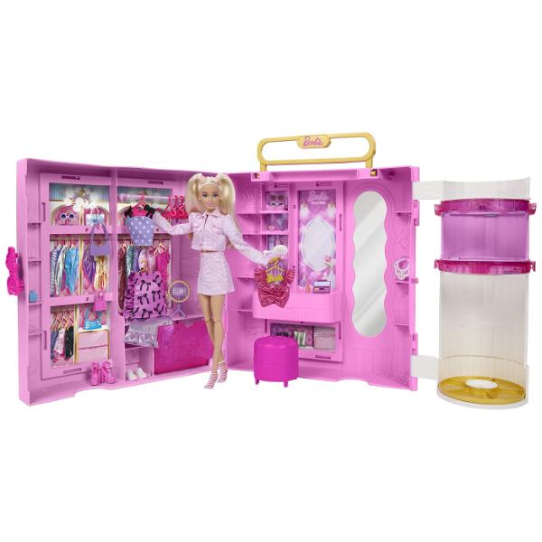 Dulapul Barbie Deluxe Style este un set de joaca elegant conceput pentru pastrarea si organizarea tinutelor si accesoriilor Barbie Designul tip dressing in nuante de roz si auriu ofera multiple spatii pentru haine pantofi genti si alte accesorii fashion Dulapul se deschide pentru a crea o zona generoasa de joaca si include rafturi suporturi si spatii pentru organizarea diferitelor piese Manerul integrat permite transportarea mai usoara a setului iar dupa joaca dulapul poate fi inchis 