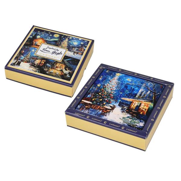 Adaug&259; farmecul s&259;rb&259;torilor de iarn&259; &537;i elegan&539;a artei &icirc;n decorul casei tale cu acest set de 4 suporturi ceramice pentru pahare &537;i c&259;ni decorate cu scene urbane de Cr&259;ciun realizate &icirc;n stilul inconfundabil al picturilor lui Vincent van GoghInspirate de universul artistic al celebrului pictor olandez ilustra&539;iile surprind atmosfera 