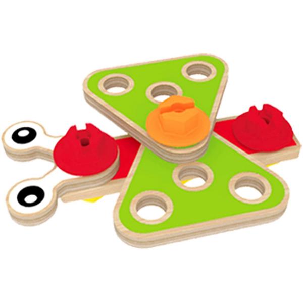 Acest set de 42 de piese si conectori incurajeaza copilul sa construiasca si&hellip iar sa construiasca Posibilitatile de combinare a pieselor sunt infinite lasand copilul sa invete prin incercare stimuland imaginatia si creativitatea Jucaria contine si cateva idei cu care sa incepeti Jucariile sunt realizate din lemn folosind materiale ecologice vopsite in culori atragatoare cu vopsele nontoxice care depasesc cele mai inalte si stricte standarde internationale de siguranta si 