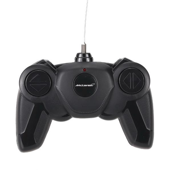 Copilul dumneavoastra se poate juca in voie cu masina cu telecomanda McLaren P1 scara 1 la 24 oferita de brandul international Rastar Nicio cursa nu este imposibil de castigat cu acesta masinuta replica oficiala cu licenta a modelului original construita cu mare atentie la detalii Masinuta are proportiile ideale pentru momente pline de distractie si amuzament avand dimensiunile in centimetri dupa cum urmeaza  2049274Masinuta functioneaza pe frecventa de 24GAlimentarea se face 