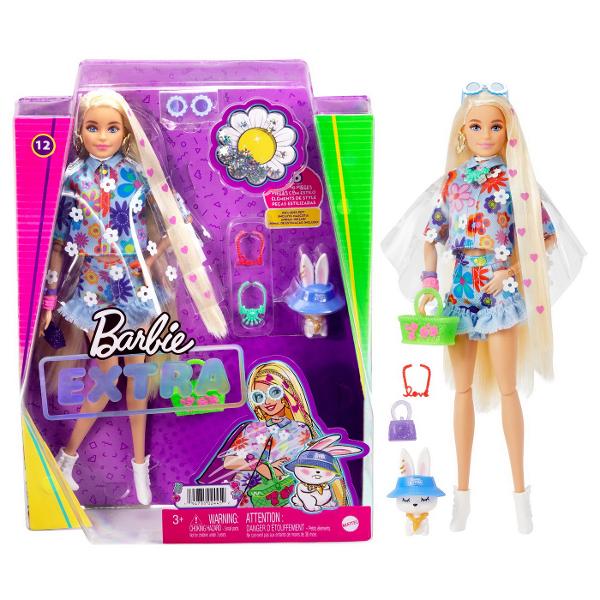 Papusile Barbie&reg Extra etaleaza tinute indraznete si culori vii si iau atitudine Fiecare papusa Barbie&reg are propriul stil jucaus si extravagant Iar animalele lor de companie fiecare diferit si adorabil au si ele o personalitate puternica Barbie&reg Extra permite copiilor sa exploreze exprimarea de sine prin stil si ofera o experienta de moda si stilizare captivanta cu papusi articulate Reprezinta distractie cu moda cu sclipici ursuleti gumati emoji si par distinctiv 