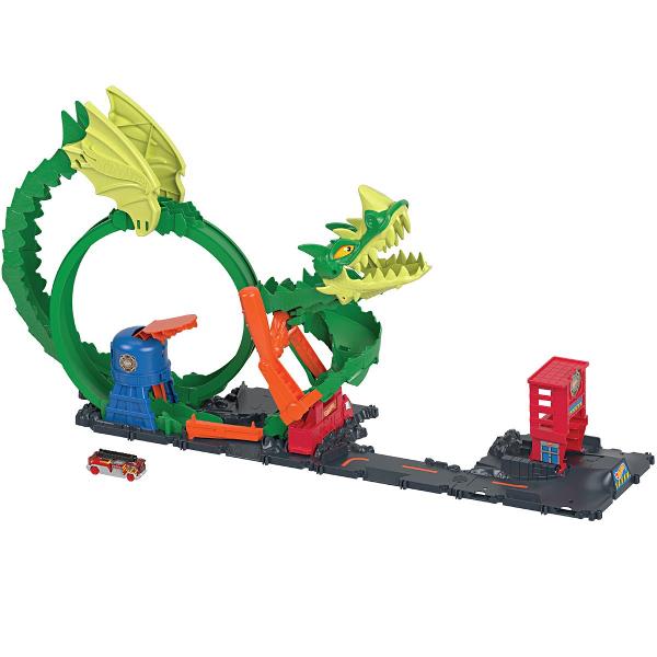 LANSATI SI ÎNVINGETI DRAGON DRIVE FIREFIGHTApasati manerul pentru a trezi la viata dragonul Dante daramati unitatea de pompieri si „mancati” masinile Hot Wheels; este inclusa o masina de pompieri Hot WheelsRetrageti-l pe Dante pentru a trimite masina de pompieri in goana catre burta fiarei Reglati derivatorul pentru a provoca dragonul sau a porni catre noi aventuri Lansati masini prin bucla pentru a-l invinge pe Dante devenind maestri ai 