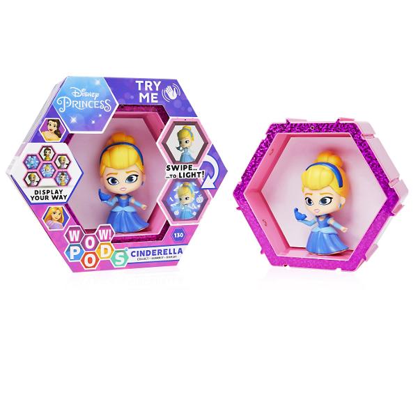 Fiecare personaj este situat in propriul POD in forma de hexagon cu lumini UV si senzor IR incorporat Pur si simplu miscati mana peste senzor pentru a lumina WOW-ul POD-ul Misca-ti mana in fata POD-ului pentru a-l lumina si a dezvalui pictograme ascunse in spatele WOWPod-ului Lumina se stinge automat dupa 30 de secunde Conectati-le in cateva secunde Colectia ta poate lua diferite forme si avea in fiecare zi alt look Limita e doar de imaginatia ta Puteti chiar sa va scrieti numele sau 