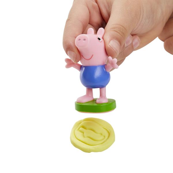 Peppa iubeste inghetata Vacanta de vara sigur va aduce distractie nemaipomenita alaturi de Peppa si Play-Doh Setul include forme pentru a modela acadele si cornete cu inghetata si 5 cutii cu pasta modelatoare Play-Doh Peppa poate chiar si sa conduca rulota Pasta modelatoare Play-Doh aduce acum la viata lumea Peppa Pig pentru si mai multa distractie creativa