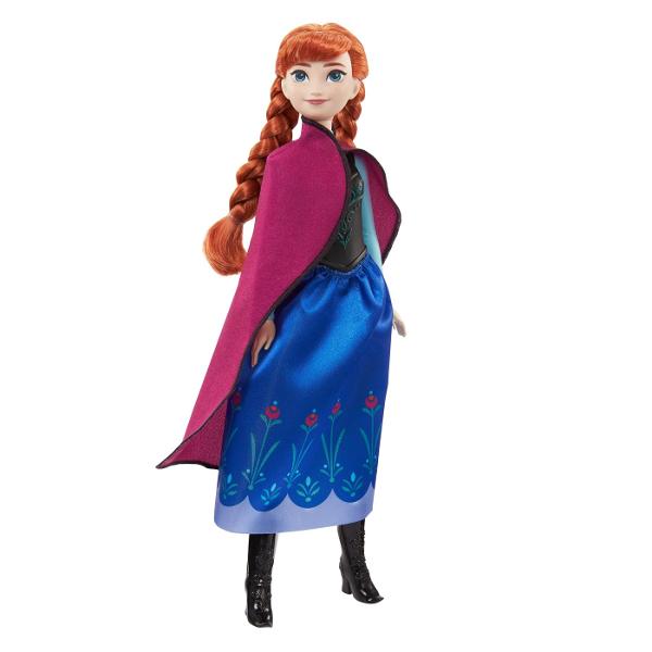 Faceti cunostinta cu aceste papusi de moda inspirate din indragitele filme Disney Frozen Fiecare papusa articulata este prezentata in aspectul ei din film si are parul moale care poate fi periat Fanii le pot colecta pe toate si pot recrea aventuri magice in Arendelle si nu numai Fiecare papusa se vinde separat in functie de disponibilitate Papusile nu pot sta singure in picioare sau sezut Culorile si decoratiunile pot varia Acest pachet contine o papusa Anna cu codite