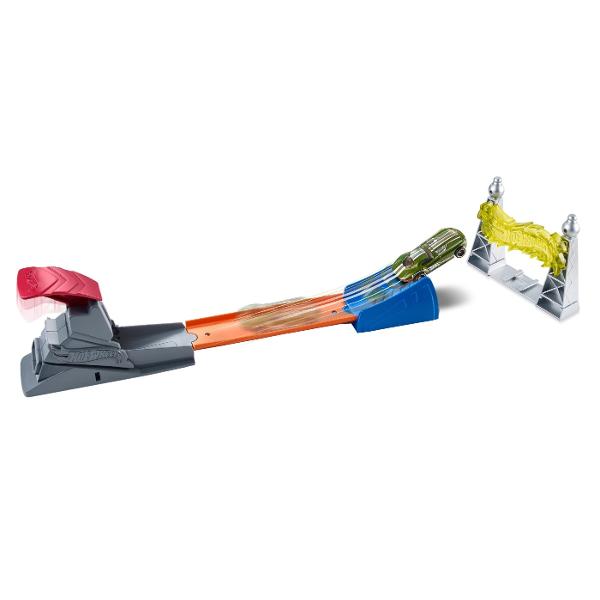 Acest sortiment ofera joc simplu si clasic Hot Wheels cu masini emblematice pista portocalie ultra-cool si un lansator Copiii pot sari cu masinile peste surubul de electricitate cu turnul electric pot lansa pentru a sari flacara pot merge in bucla sau pot sparge un flip cu patru optiuni diferite de cascadorii Cat de sus cat de departe cat de repede vor merge Patru seturi diferite cu caracteristici unice ofera un joc plin de entuziasm si o actiune captivanta Fiecare set se conecteaza 