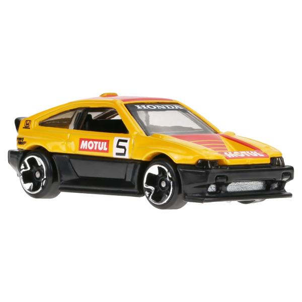 Cheama prietenii la joaca si organizeaza cele mai tari curse cu noua masinuta metalica de la Hot Wheels Detalii realiste ale masinutei vor inspira copiii si adultii deopotriva sa exploreze lumea automobilelor in miniatura Este o modalitate minunata de a aduce pasiunea pentru masini in viata de zi cu zi si de a colectiona cele mai tari modele