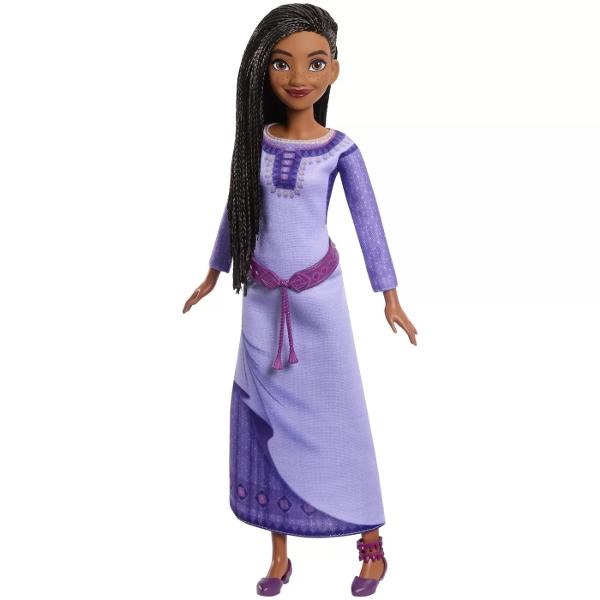 Recreaza povesti exploreaza lumea printeselor Disney si bucura-te de momente pline de magie alaturi de papusa Asha din colectia Disney Wish Fashion DollAceasta este imbracata intr-o rochita violet cu detalii fidele celor din film si accesorii vesele care o fac sa arate ca o printesa adevarata Papusa Asha din colectia Disney Wish Fashion Doll devine astfel o partenera distractiva pentru jocurile tale creative si aventurile imaginare