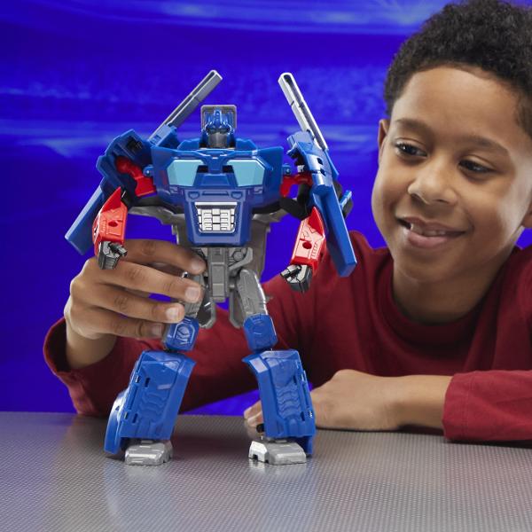 Fanii pot experimenta originile epice ale robotilor Transformers cu aceasta figura de actiune Transformers One Prime Changer Optimus PrimeOrion Pax Aceasta figurina Optimus PrimeOrion Pax de 10 inchi se transforma din robot in masca in 18 pasi Copiii isi pot pune masca si se pot imagina in aventuri fantastice in universul Transformers Cu 2 accesorii care pot fi atasate in modul robot Cifra se bazeaza pe personajul cult din filmul Transformers Transformers One Jucariile interactive 