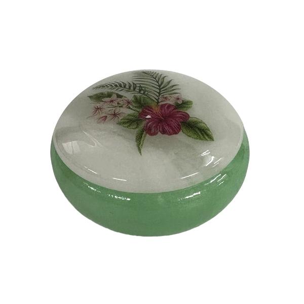 Cutiu&539;&259; din alabastru rotund&259; cu un diametru de 10 cm &537;i o în&259;l&539;ime de 5 cm perfect&259; pentru p&259;strarea bijuteriilor sau a micilor obiecte pre&539;ioaseRealizat&259; din piatr&259; natural&259; de alabastru fiecare cutiu&539;&259; este unic&259; putând prezenta varia&539;ii subtile de culoare &537;i textur&259; datorit&259; caracteristicilor specifice ale fiec&259;rei pietreAcest detaliu confer&259; 