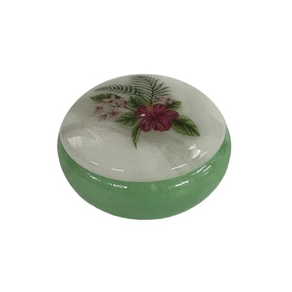 Cutiu&539;&259; din alabastru rotund&259; cu un diametru de 8 cm &537;i o în&259;l&539;ime de 4 cm perfect&259; pentru p&259;strarea bijuteriilor sau a micilor obiecte pre&539;ioaseRealizat&259; din piatr&259; natural&259; de alabastru fiecare cutiu&539;&259; este unic&259; putând prezenta varia&539;ii subtile de culoare &537;i textur&259; datorit&259; caracteristicilor specifice ale fiec&259;rei pietreAcest detaliu confer&259; 