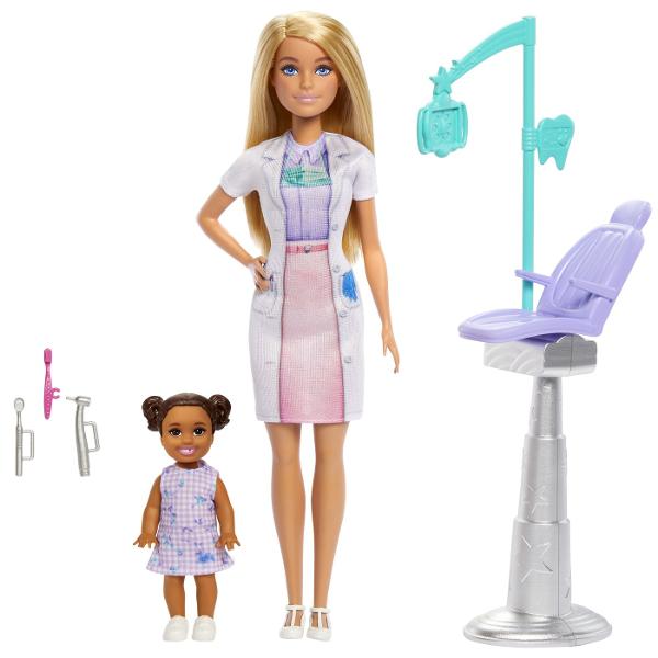 Descopera setul de joaca Barbie Dentist ideal pentru copiii care vor sa exploreze lumea stomatologiei prin joaca Acest set ofera oportunitatea de a descoperi importanta ingrijirii dentare si de a dezvolta imaginatia prin scenarii realiste Setul include o papusa Barbie blonda imbracata in uniforma de dentist cu halat alb si ochelari de protectie pregatita sa ofere cele mai bune tratamente dentare Scaunul de consultatie este special conceput pentru micii pacienti iar setul contine si o 